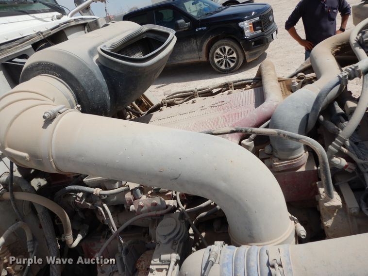 image for item DH2406 2011 Peterbilt 386 semi truck