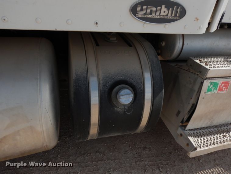 image for item DH2406 2011 Peterbilt 386 semi truck