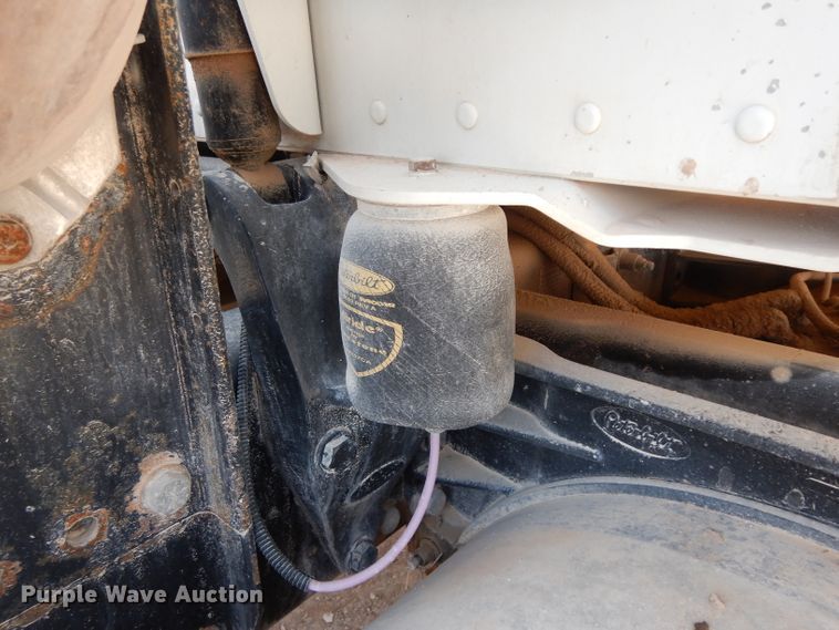 image for item DH2406 2011 Peterbilt 386 semi truck