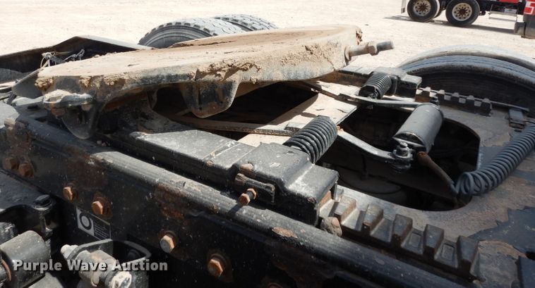 image for item DH2406 2011 Peterbilt 386 semi truck