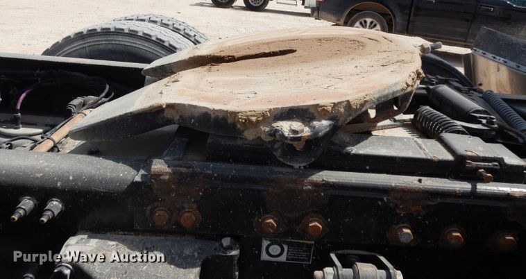 image for item DH2406 2011 Peterbilt 386 semi truck