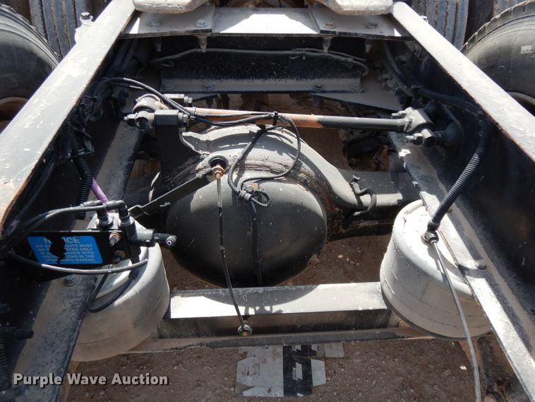 image for item DH2406 2011 Peterbilt 386 semi truck