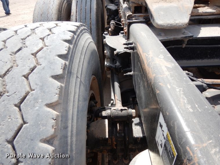 image for item DH2406 2011 Peterbilt 386 semi truck