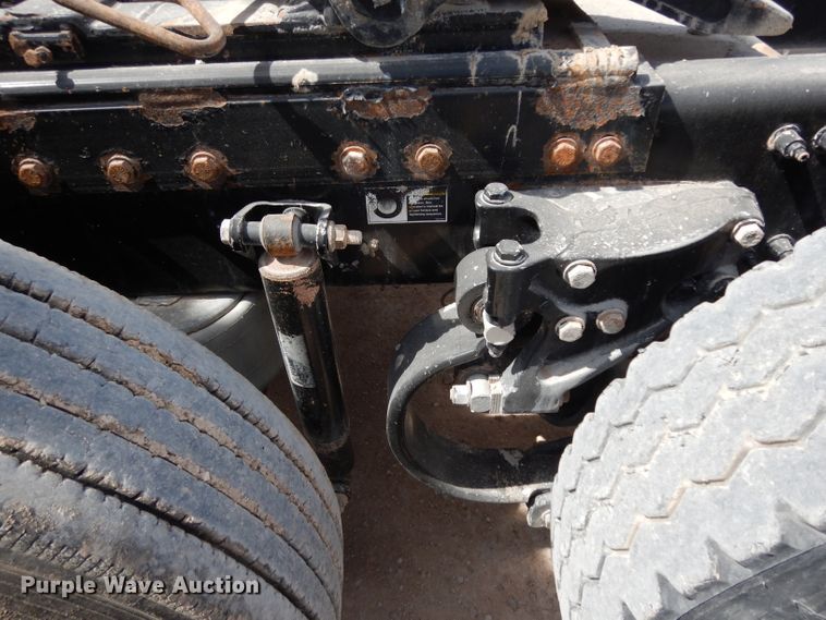 image for item DH2406 2011 Peterbilt 386 semi truck