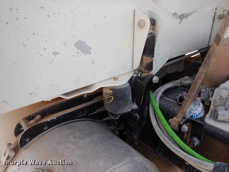 image for item DH2406 2011 Peterbilt 386 semi truck