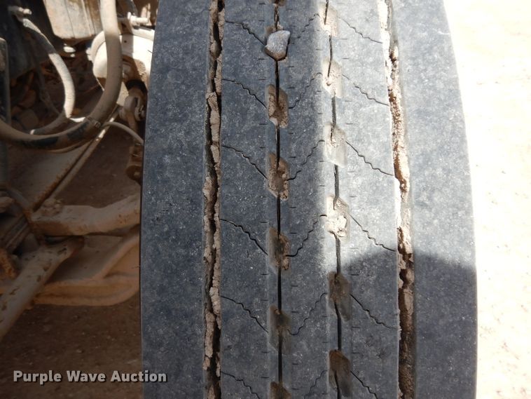 image for item DH2406 2011 Peterbilt 386 semi truck