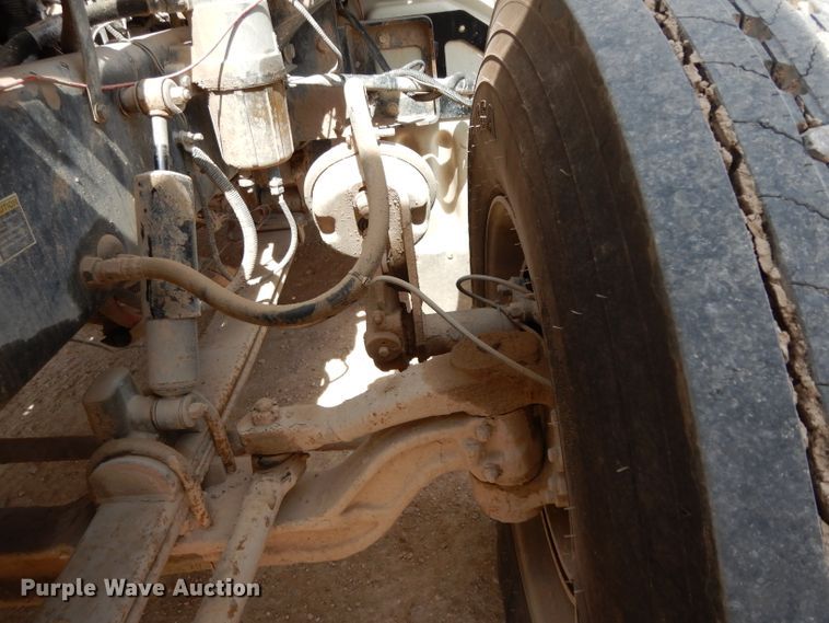 image for item DH2406 2011 Peterbilt 386 semi truck