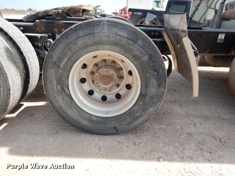 image for item DH2406 2011 Peterbilt 386 semi truck