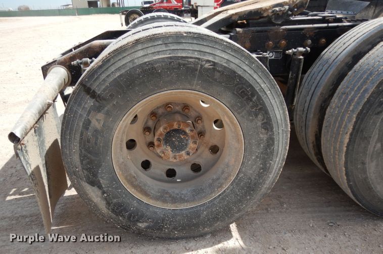 image for item DH2406 2011 Peterbilt 386 semi truck