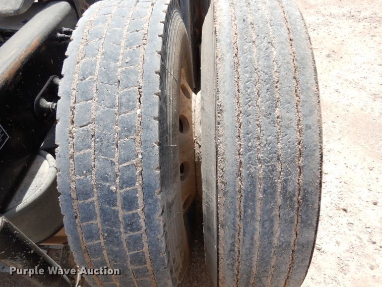 image for item DH2406 2011 Peterbilt 386 semi truck