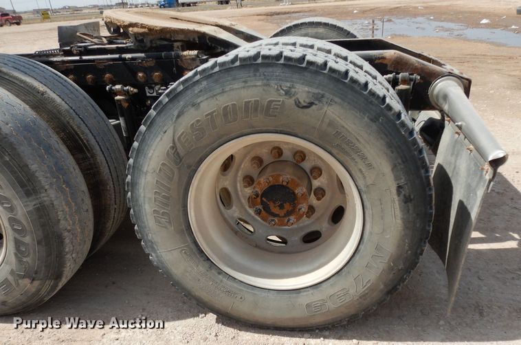 image for item DH2406 2011 Peterbilt 386 semi truck