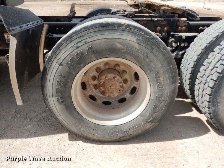 image for item DH2406 2011 Peterbilt 386 semi truck