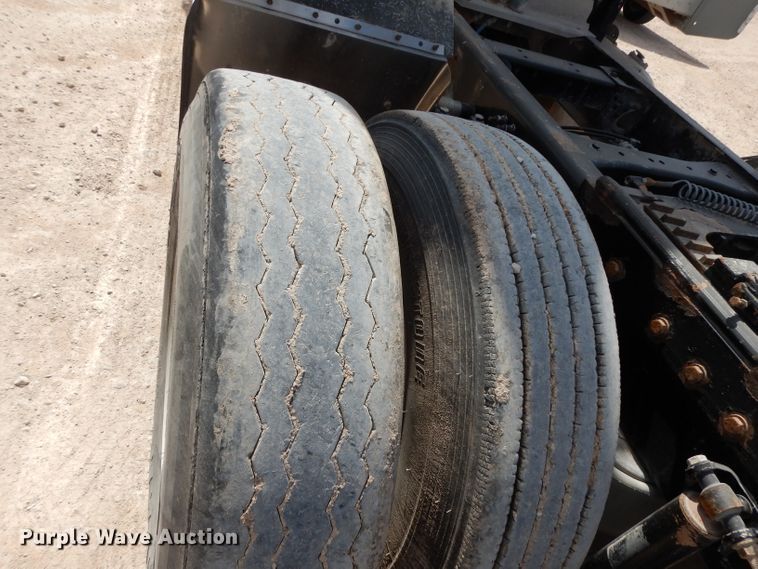 image for item DH2406 2011 Peterbilt 386 semi truck