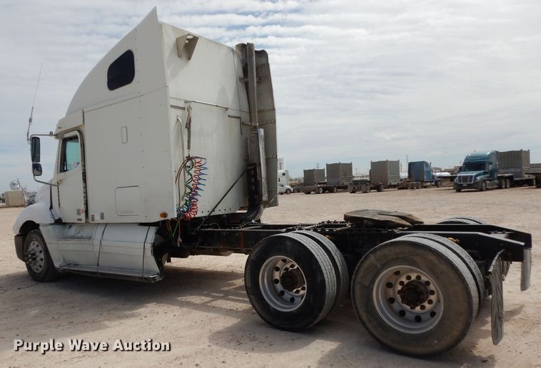 image for item DH2407 2004 Freightliner semi truck