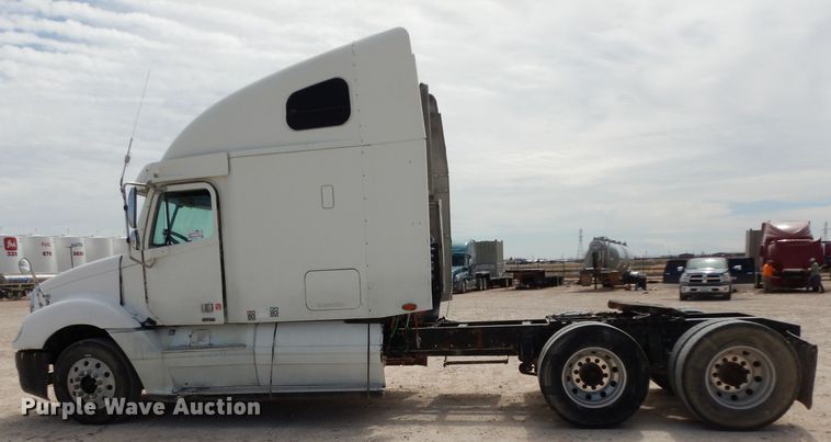 image for item DH2407 2004 Freightliner semi truck