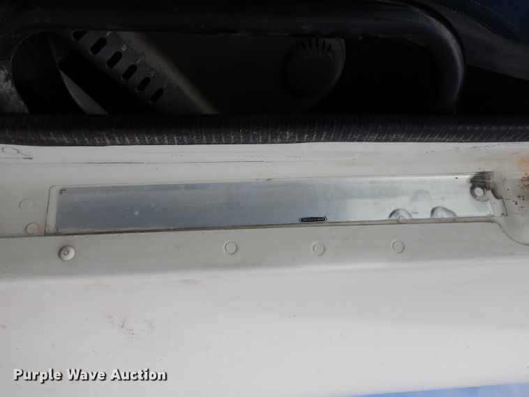 image for item DH2407 2004 Freightliner semi truck