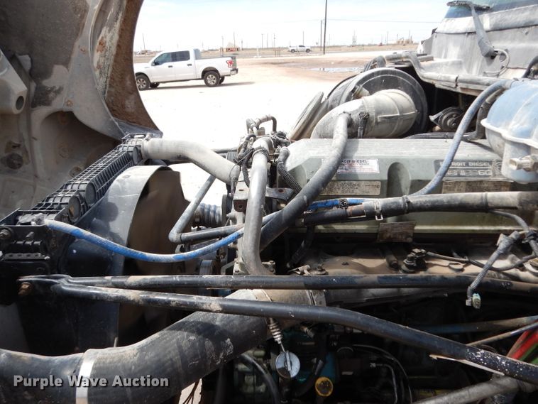 image for item DH2407 2004 Freightliner semi truck