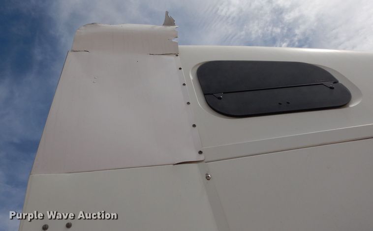 image for item DH2407 2004 Freightliner semi truck