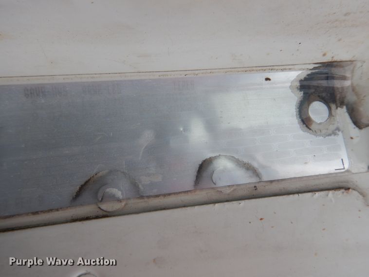 image for item DH2407 2004 Freightliner semi truck