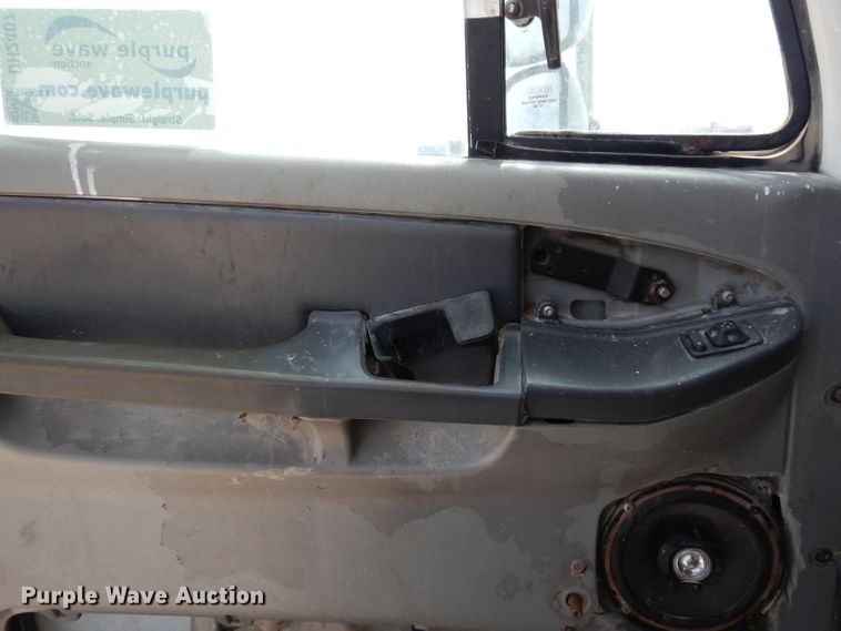 image for item DH2407 2004 Freightliner semi truck