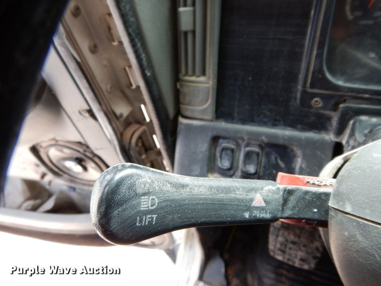 image for item DH2407 2004 Freightliner semi truck