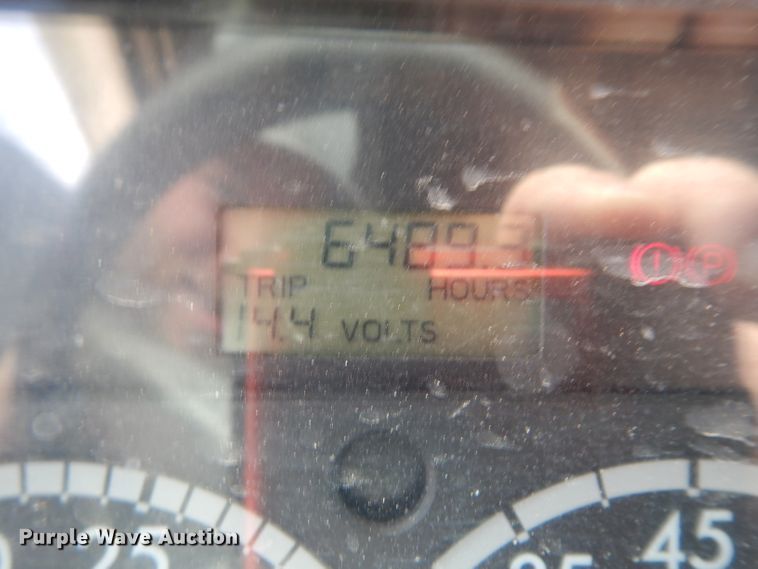 image for item DH2407 2004 Freightliner semi truck