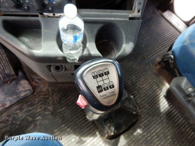 image for item DH2407 2004 Freightliner semi truck