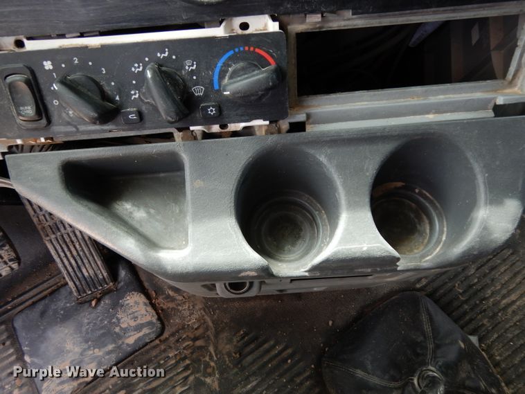 image for item DH2407 2004 Freightliner semi truck