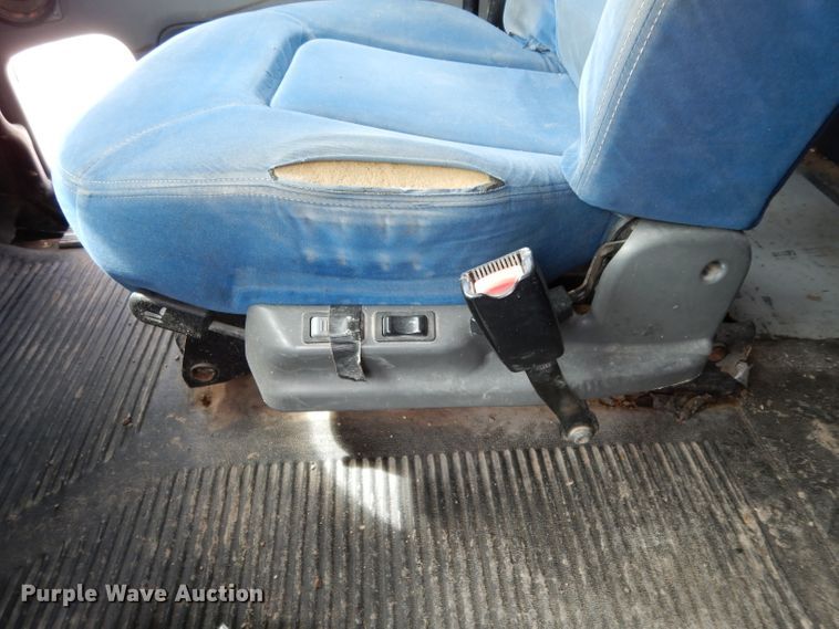 image for item DH2407 2004 Freightliner semi truck