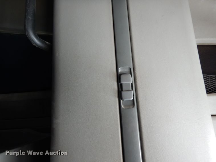 image for item DH2407 2004 Freightliner semi truck