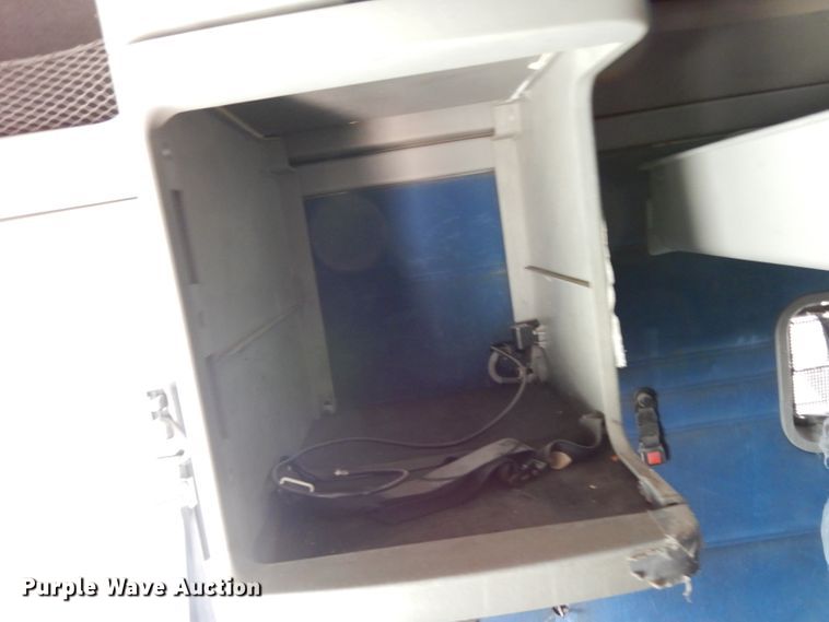 image for item DH2407 2004 Freightliner semi truck