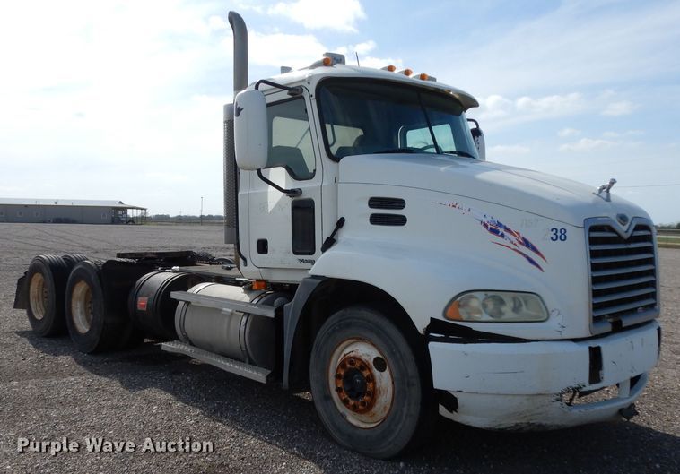 image for item DH2411 2007 Mack CXN semi truck
