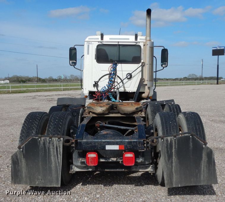 image for item DH2411 2007 Mack CXN semi truck