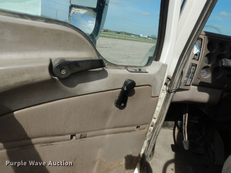 image for item DH2411 2007 Mack CXN semi truck