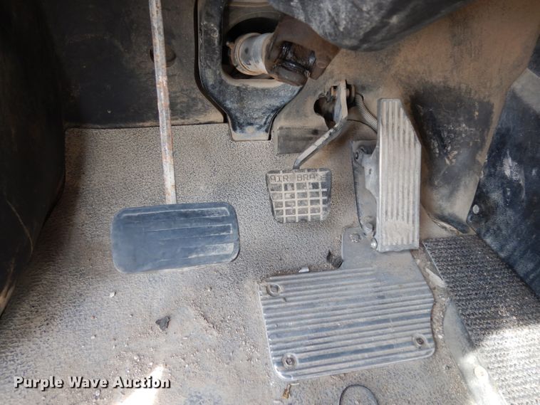 image for item DH2411 2007 Mack CXN semi truck