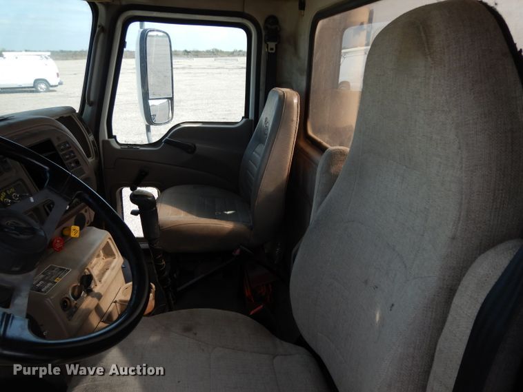 image for item DH2411 2007 Mack CXN semi truck