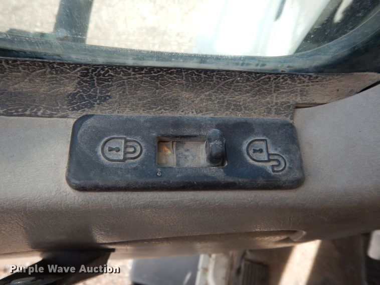 image for item DH2411 2007 Mack CXN semi truck