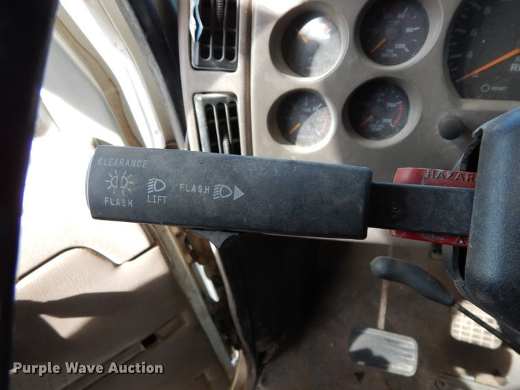 image for item DH2411 2007 Mack CXN semi truck