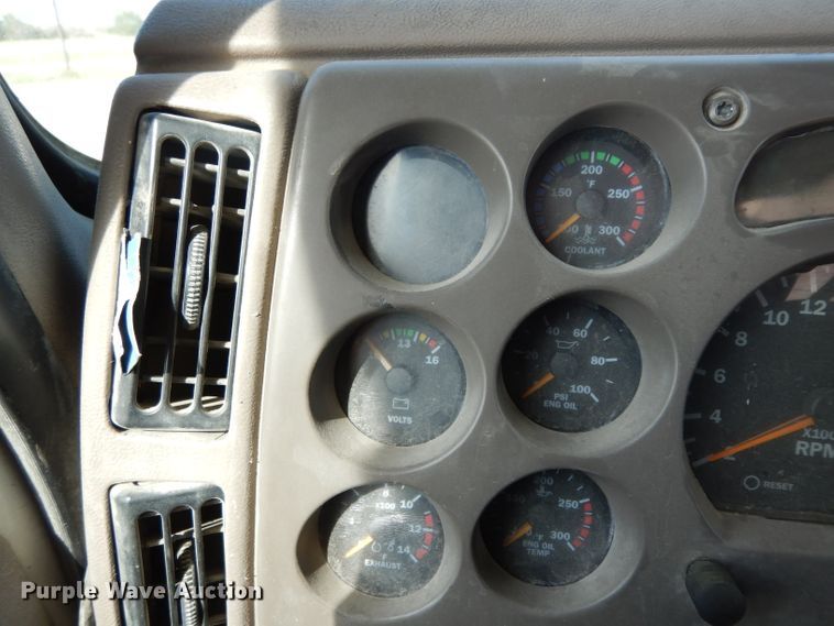 image for item DH2411 2007 Mack CXN semi truck