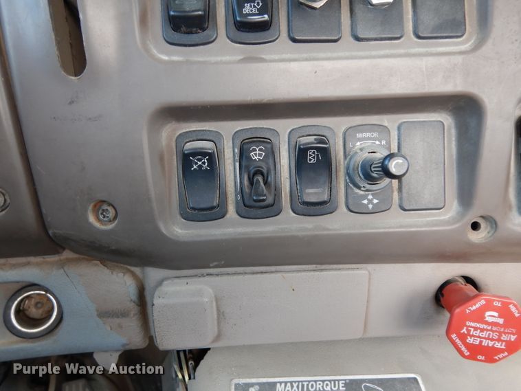 image for item DH2411 2007 Mack CXN semi truck