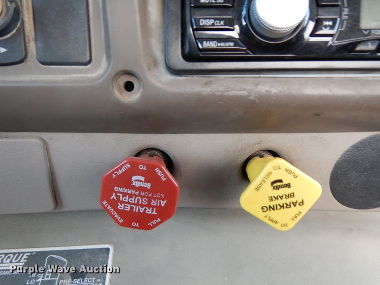 image for item DH2411 2007 Mack CXN semi truck