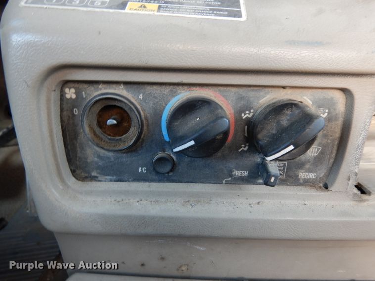 image for item DH2411 2007 Mack CXN semi truck