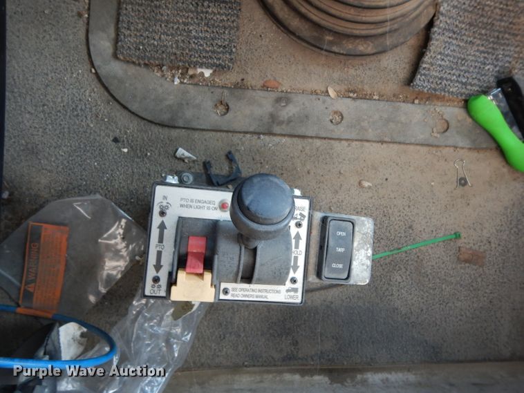 image for item DH2411 2007 Mack CXN semi truck