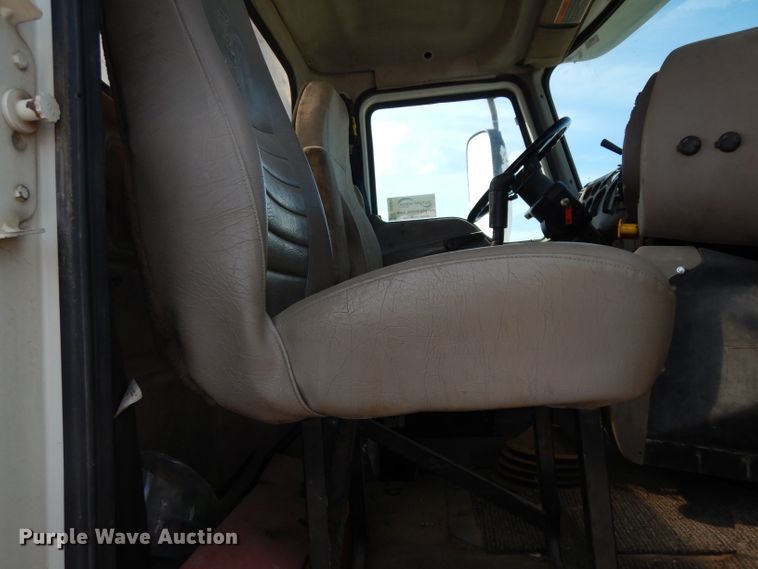 image for item DH2411 2007 Mack CXN semi truck