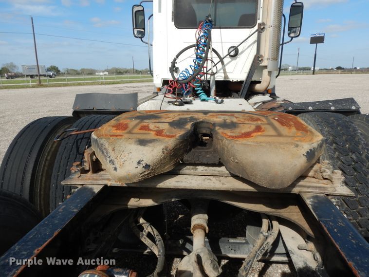 image for item DH2411 2007 Mack CXN semi truck