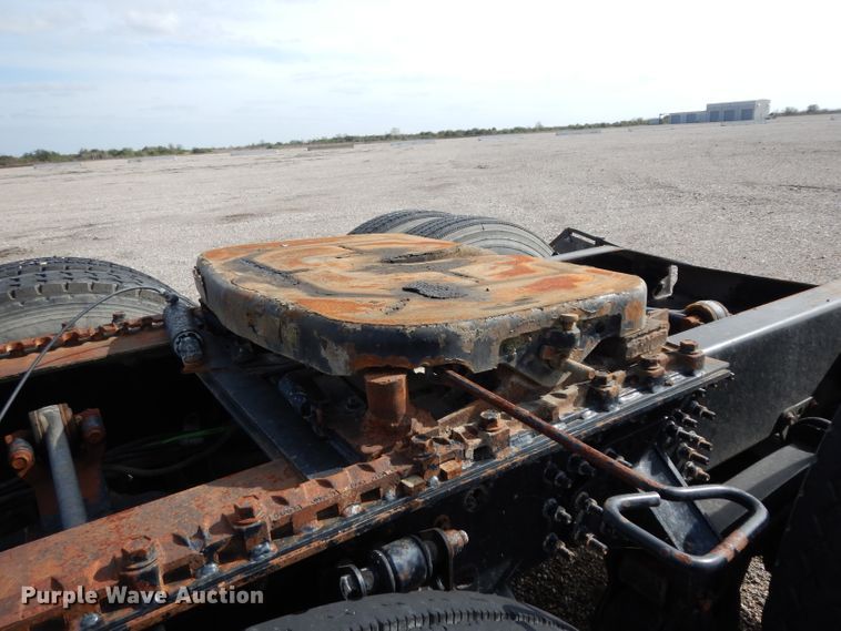 image for item DH2411 2007 Mack CXN semi truck