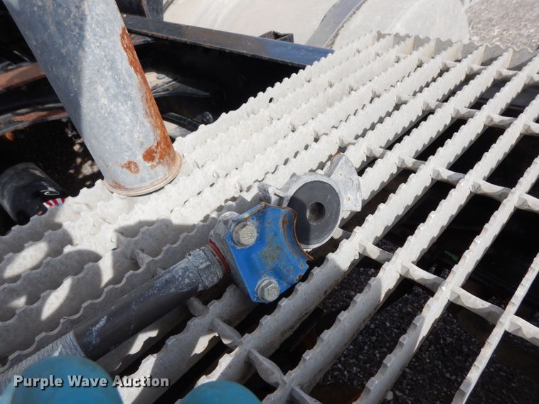 image for item DH2411 2007 Mack CXN semi truck