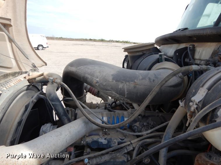 image for item DH2411 2007 Mack CXN semi truck