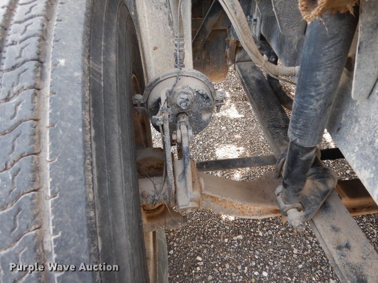 image for item DH2411 2007 Mack CXN semi truck