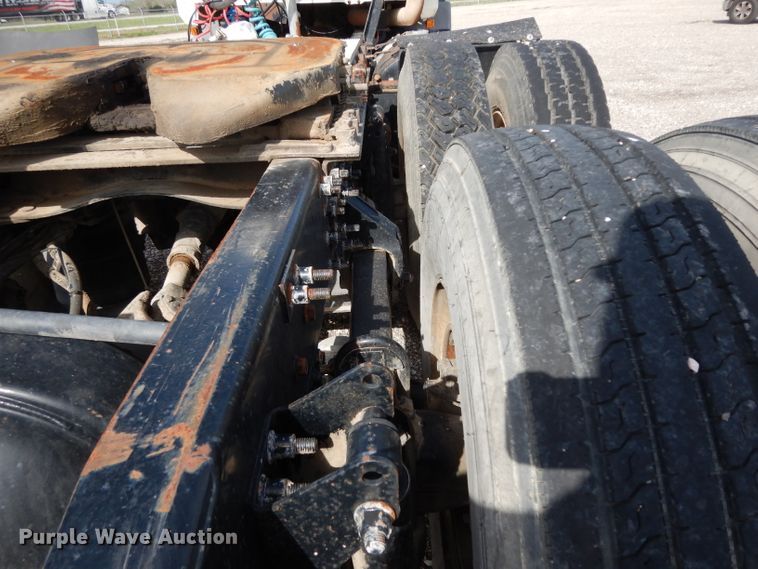 image for item DH2411 2007 Mack CXN semi truck